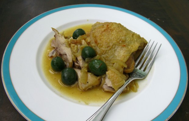 Chicken thighs with saffron and olives